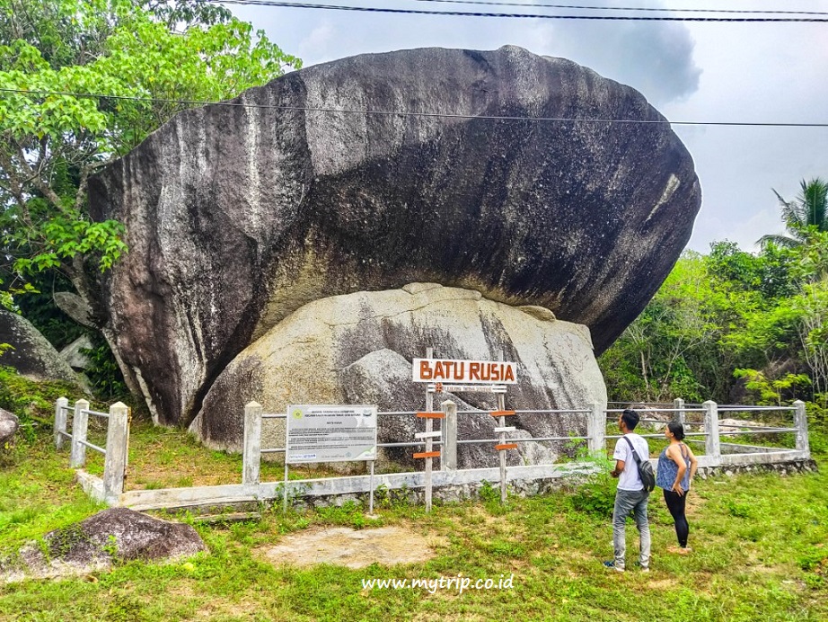 DI NATUNA ADA BATU RUSIA LHO... MAMPIR YUK!