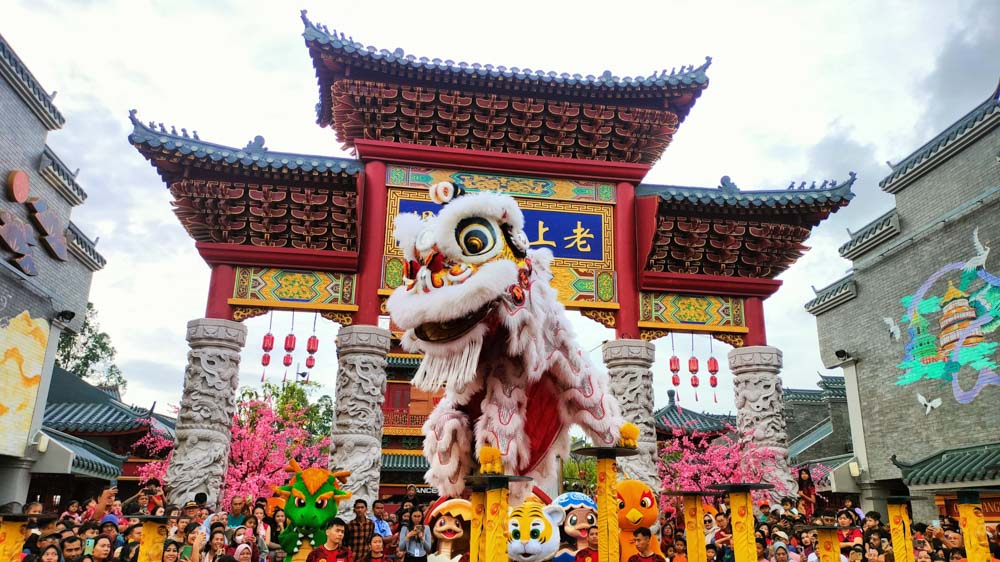 OLD SHANGHAI RAYAKAN TAHUN BARU IMLEK 2025 DENGAN HADIRKAN LIONG & BARONGSAI