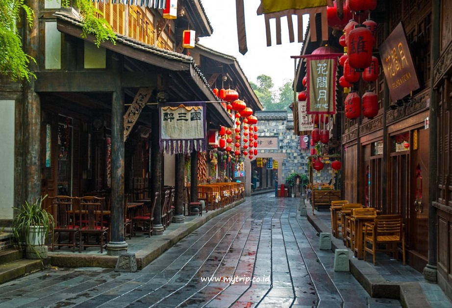 PANDUAN MENYUSURI JINLI STREET DI CHENGDU, DARI MAO ZEDONG HINGGA SICHUAN OPERA GRATIS!