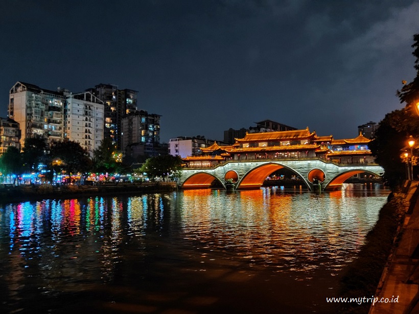 TRANSIT DI BANDARA CHENGDU MINIMAL 5 JAM? COBA KE ANSHUN BRIDGE DEH!