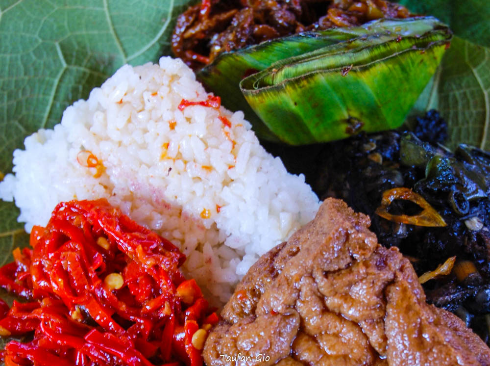 INI DIA REKOMENDASI KULINER DI CIREBON BUAT SARAPAN, MAKAN SIANG, MAKAN MALAM DAN CAMILAN