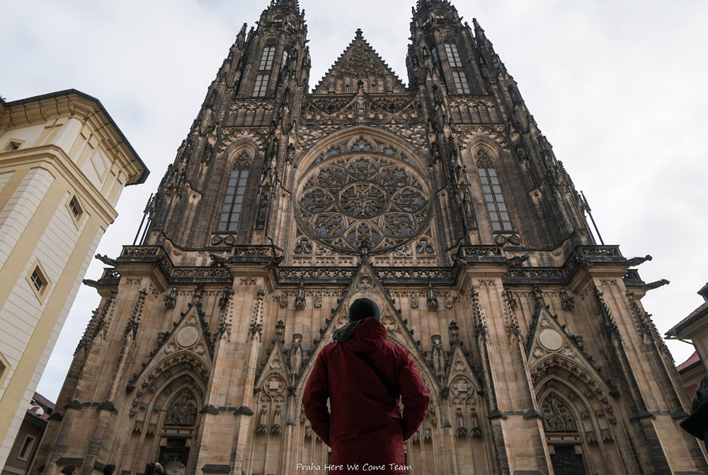 JELAJAH PRAHA DAN KARLOVY VARY YANG PENUH KEJUTAN