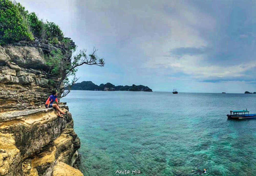 MAU KE PULAU YANG NGGAK ADA ORANG LAIN DI MISOOL RAJA AMPAT? NIH KE PULAU DAMU AJA!