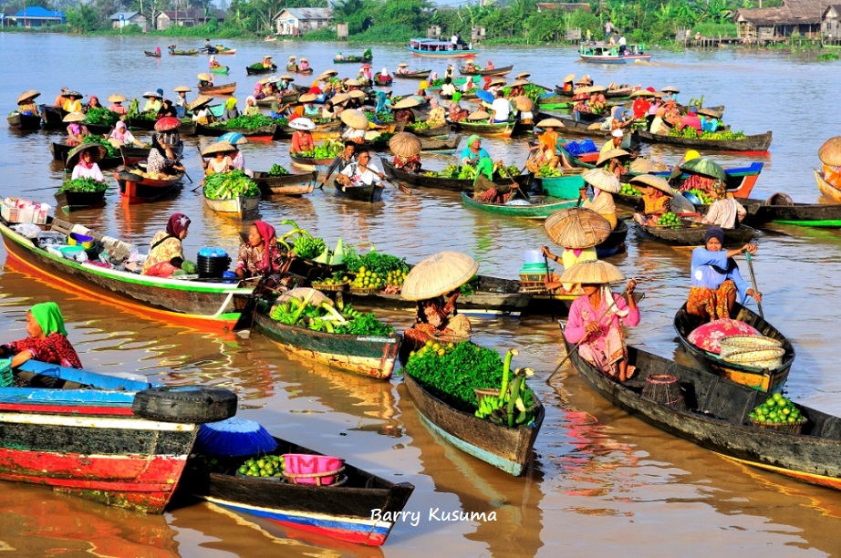 5 FAKTA PASAR TERAPUNG BANJARMASIN NGGAK KALAH DARI THAILAND