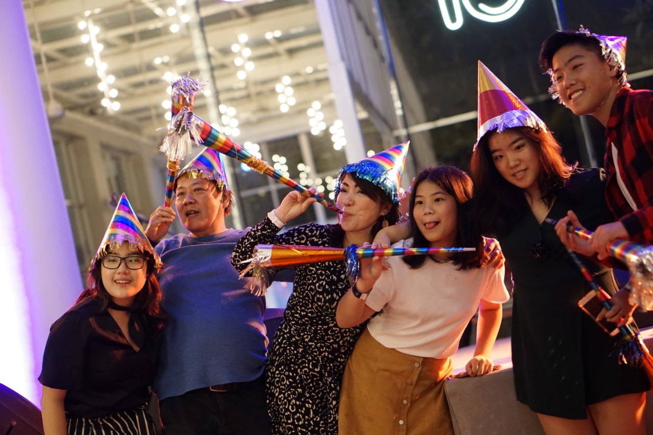 RAYAKAN TROPICAL NIGHT PARTY BERSAMA HOTEL SANTIKA PREMIERE SLIPI JAKARTA