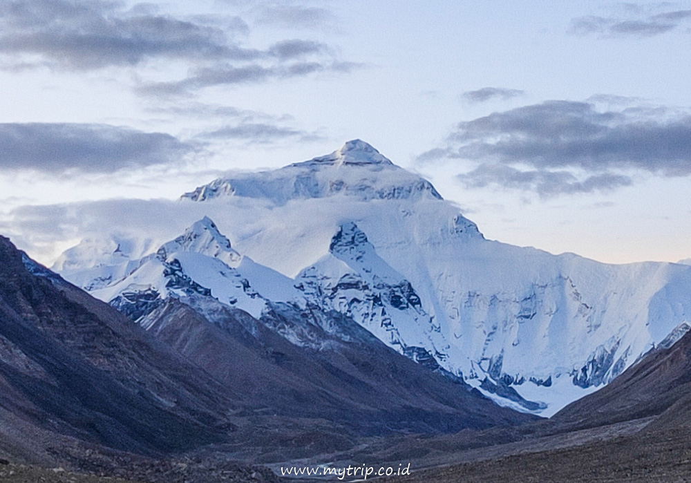 WAH! CHINA BANGUN PEMBATAS DI PUNCAK EVEREST