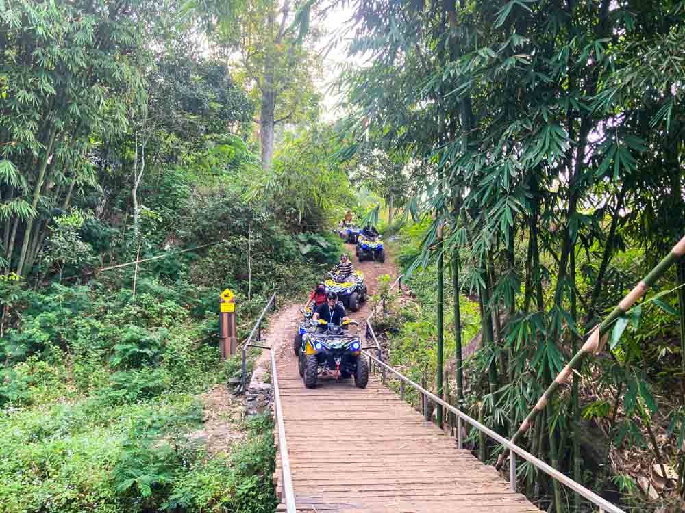 MAIN ATV DI KAKI GUNUNG ARJUNA SAMBIL BERINTERAKSI DENGAN SATWA DI THE GRAND TAMAN SAFARI PRIGEN
