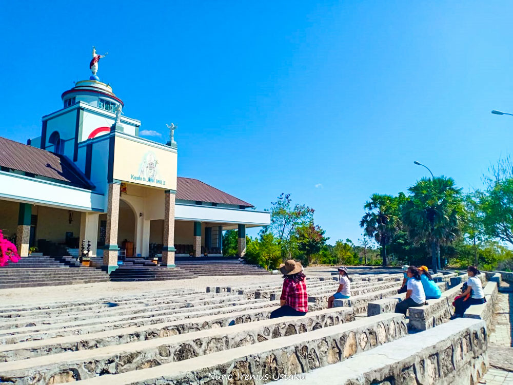 SIAPA PUN BOLEH MAMPIR KE TAMAN ZIARAH YESUS-MARIA OEBELO KUPANG