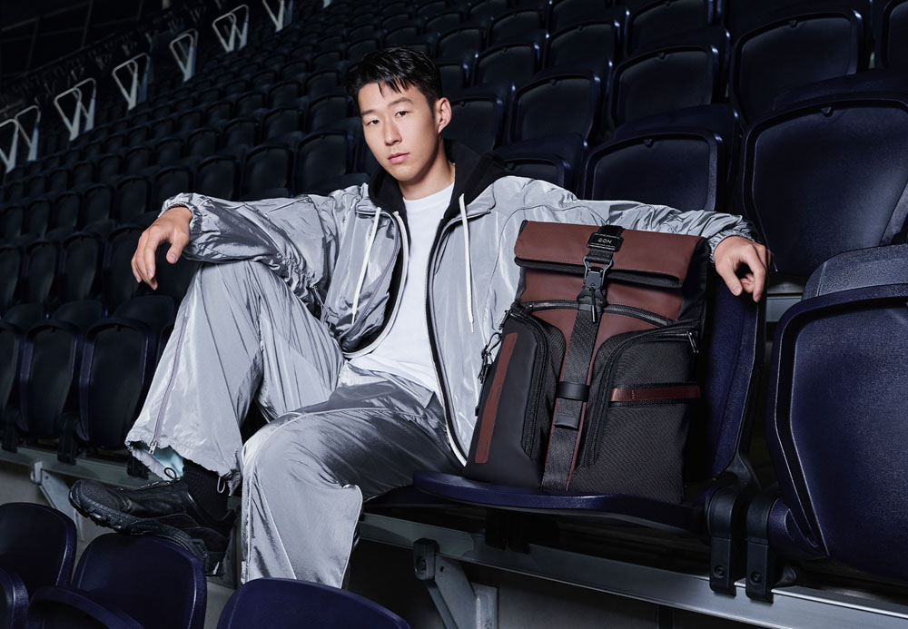 TUMI LUNCURKAN TEGRA-LITE® DAN ALPHA BRAVO BERSAMA PEMAIN SEPAKBOLA SON HEUNG-MIN