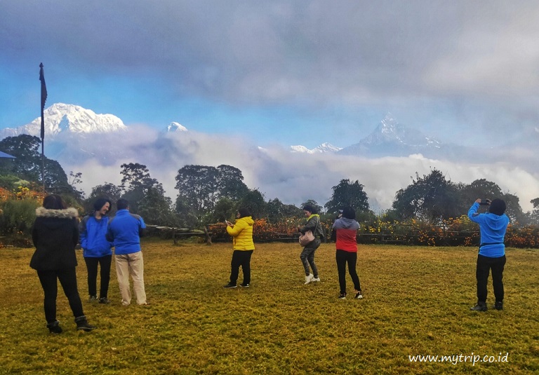 AUSTRALIAN CAMP NEPAL: HIKING TIPIS-TIPIS TAPI BISA LIHAT GUNUNG SALJU DARI DEKAT!