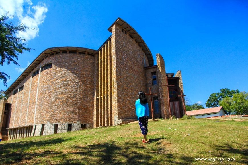 NAMANYA GEREJA SANTO ANTONIUS PADUA SASI, TAPI BANYAK YANG MENYEBUTNYA GEREJA DEL PIERO