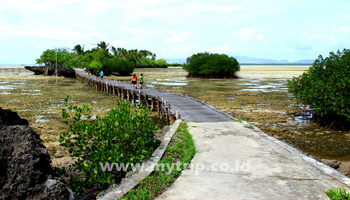 PULAU SERAM TAK HANYA PUNYA PANTAI ORA