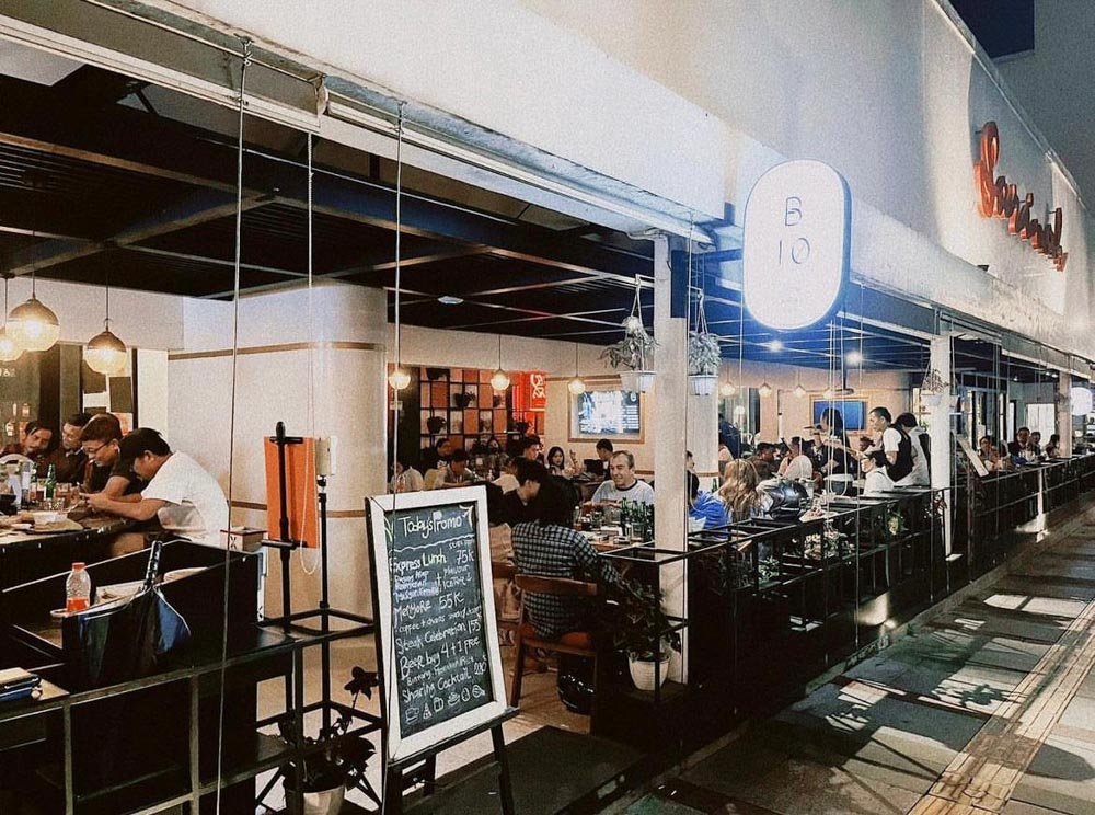 B10 CAFE TEMPAT HANGOUT TERBAIK UNTUK MENIKMATI PESONA BRAGA DI MALAM HARI