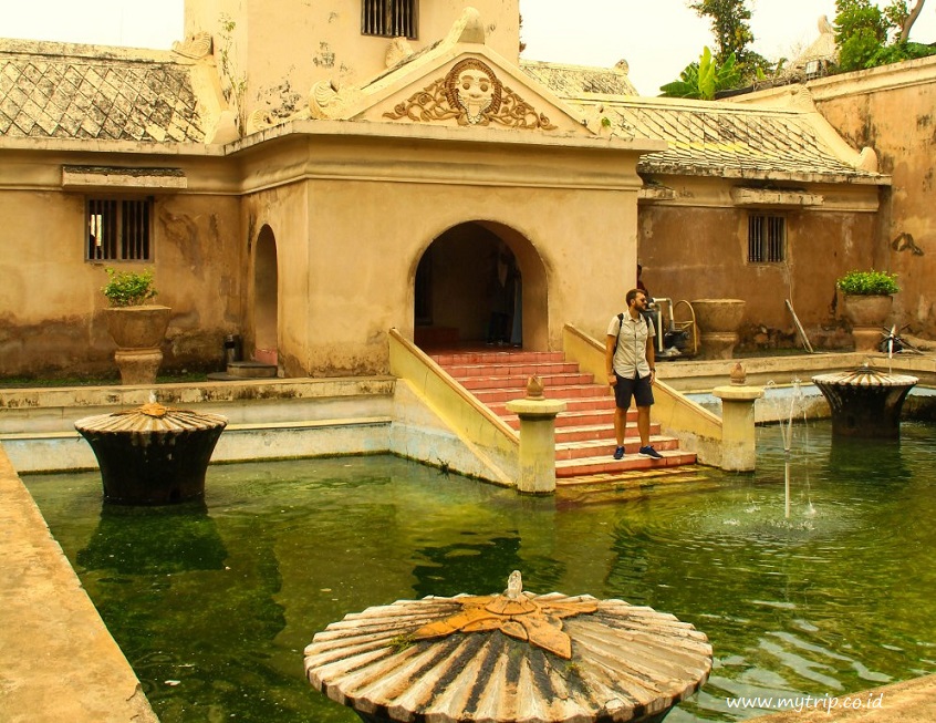 TAMAN SARI YOGYAKARTA, AIR KOLAMNYA BENER TURKUOIS SEPERTI RAJA AMPAT NGGAK SIH?