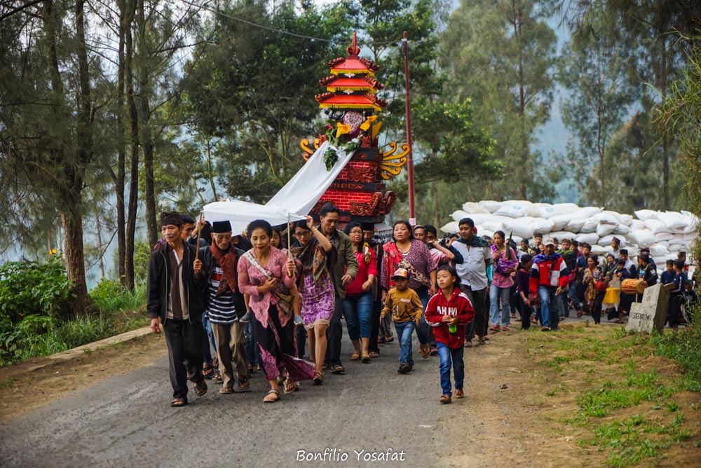 MARI MENGENAL PERAYAAN KEMATIAN ALA SUKU TENGGER
