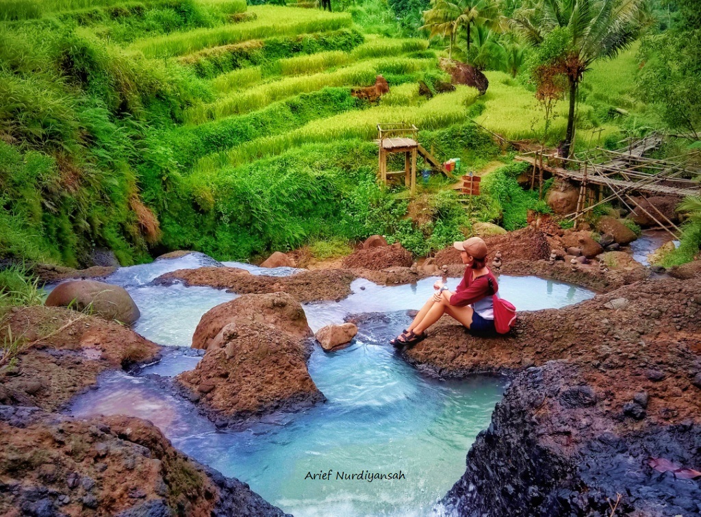 NGLANGGERAN TAK CUMA GUNUNG API PURBA LHO... ADA AIR TERJUN CANTIK BERTINGKAT-TINGKAT JUGA