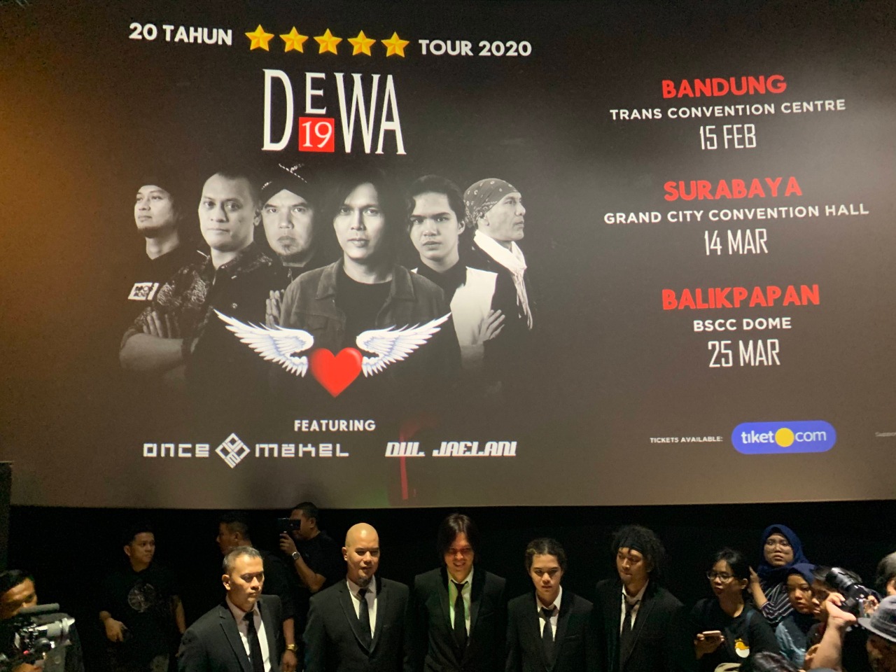RAYAKAN KESUKSESAN 20 TAHUN ALBUM BINTANG LIMA, DEWA 19 GELAR KONSER DI 6 KOTA